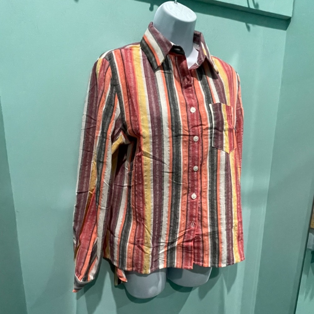 Button down Shirt - Picture 2 of 3